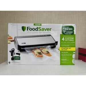 FoodSaver Vacuum Sealing System with Handheld Sealer Attachment with Starter Kit